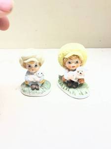 lot 464 image: Homco Child with Bunny Figurines