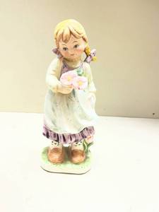lot 467 image: Porcelain Girl Figurine with Flowers