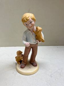lot 470 image: Avon Best Friends Figurine with Puppies