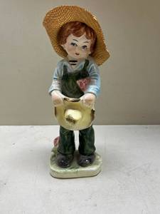 lot 471 image: Farm Boy Ceramic Figurine with Straw Hat