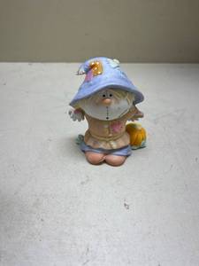 lot 479 image: Enesco Bumpkins Figurine with Blue Hat and Pumpkin
