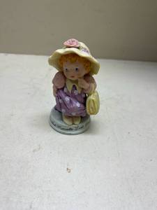 lot 480 image: 1993 Cherished Moments Figurine - Girl with Sun Hat