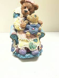 lot 485 image: Boyds Bears Mama Knitbeary and Baby Decorative Figurine