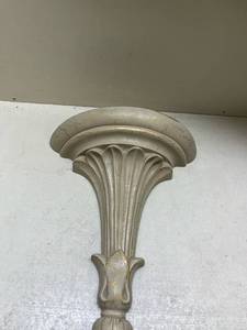 lot 509 image: Decorative Plaster Wall Bracket