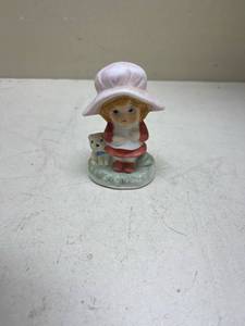 lot 515 image: Girl with Puppy Porcelain Figurine