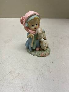lot 518 image: Little Girl with Lambs Figurine