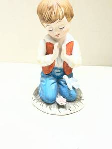 lot 525 image: Praying Child Porcelain Figurine