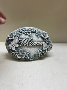 lot 527 image: Decorative Garden Welcome Stone with Floral Design