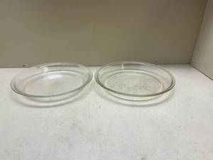 lot 531 image: Pyrex Clear Glass 9 inch Pie Plates
