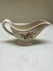 lot 539 image: Ceramic Gravy Boat with Floral Pattern