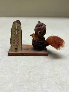 lot 542 image: Novelty Squirrel Thermometer with Brush Tail