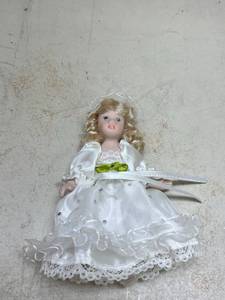 lot 550 image: Porcelain Doll in White Wedding Dress with Blonde Curly Hair