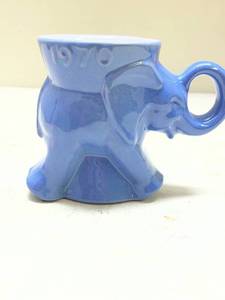 lot 553 image: Frankoma 1970 Blue Elephant Commemorative Mug