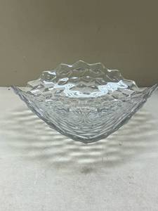 lot 567 image: Fongoria Crystal Cut Glass Bowl with Diamond Pattern - Manganese Glow under UV 365nm