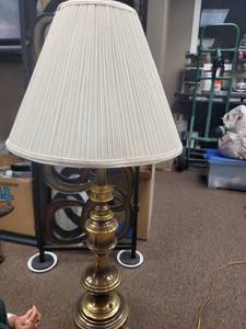 lot 3286 image: Traditional Brass Table Lamp with Pleated Shade