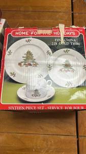 lot 3821 image: Home for the Holidays 16-Piece Fine China Set