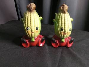 lot 2336 image: 1950s Anthropomorphic Corn Salt and Pepper Shakers