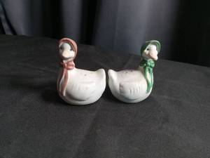 lot 2339 image: Ceramic Duck Salt and Pepper Shakers