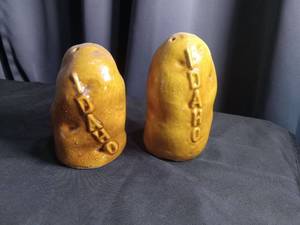 lot 2340 image: Idaho Potato Salt and Pepper Shakers