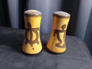 lot 2342 image: Made in Hawaii Salt and Pepper Shakers