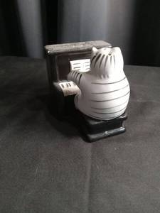 lot 2343 image: Piano Playing Cat Salt and Pepper Shaker Set