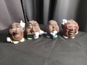 lot 2348 image: 1988 California Raisins Figurine Set