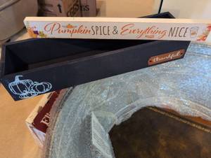 lot 2608 image: Pumpkin Spice Fall Decorative Box and wood sign
