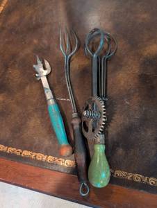 lot 2614 image: Early 1900s Kitchen Tools