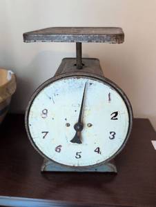 lot 2642 image: Blue Bird Kitchen Scale