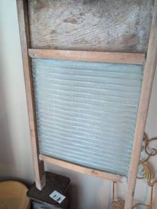 lot 2644 image: National Washboard No. 2072 Glass and Wood