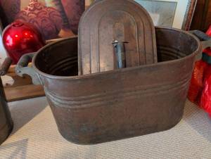 lot 2653 image: Early 1900s Copper Foot Warmer
