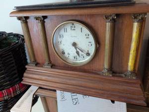 lot 2659 image: Ingraham Column Mantel Clock
