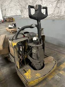 lot 156 image: Yale Electric Pallet Jack untested