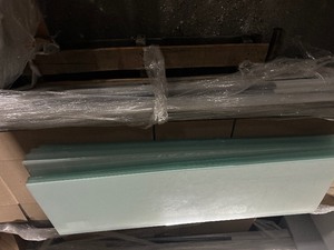 lot 164 image: Lot of Tempered Glass - used at the top of cubicles likely 20 pieces of 40x18