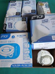 lot 9090 image: TCP Elite LED Light Bulbs and Circline Lamp Kit Lot