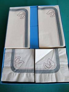 lot 9096 image: Paper Table Napkins Set with Gray Border Design