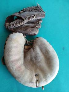 lot 9103 image: Set of Vintage Leather Baseball Gloves Collection
