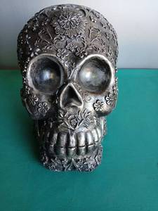 lot 9114 image: Decorative Skull with Floral Pattern