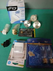 lot 9139 image: Mixed Lot of Light Bulbs and Electrical Components - Retail $15