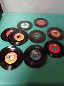 lot 9141 image: Mixed Lot of 45 RPM Single Records - Retail $15