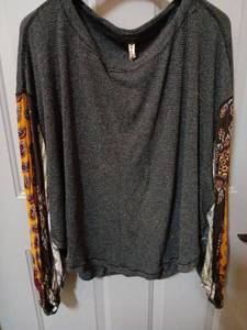 lot 9150 image: Womens Long Sleeve Top Bundle - Retail $15