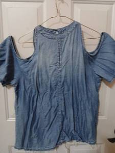 lot 9156 image: Womens Mixed Blouse Lot - Denim Cold Shoulder and Cream Peasant Top Bundle - Retail $15