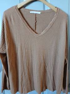 lot 9158 image: Womens Sweater and Top Bundle Lot - Retail $15