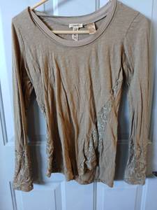 lot 9161 image: Womens Distressed Long Sleeve Tops Bundle - Retail $8