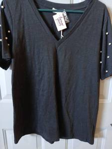 lot 9167 image: Womens Clothing Bundle - Mixed Tops and Blouses - Retail $15
