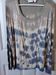 lot 9168 image: Womens Clothing Bundle - Tie Dye Top and Chambray Tunic - Retail $15