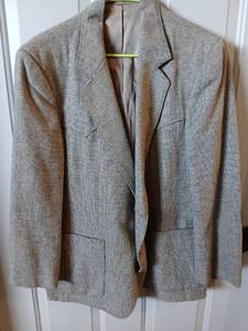 lot 9175 image: Pioneer Wear Mens Sport Coat with Elbow Patches - Retail $25