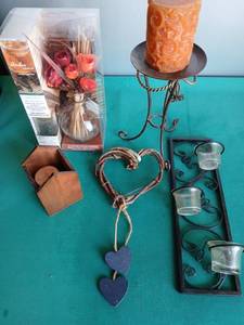 lot 9177 image: Home Decor Bundle with Candles and Accessories - Retail $25