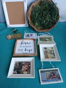 lot 9179 image: Christmas Ornament Collection with Home Decor Signs - Retail $15