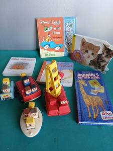 lot 9182 image: Childrens Book and Toy Collection Bundle - Retail $15